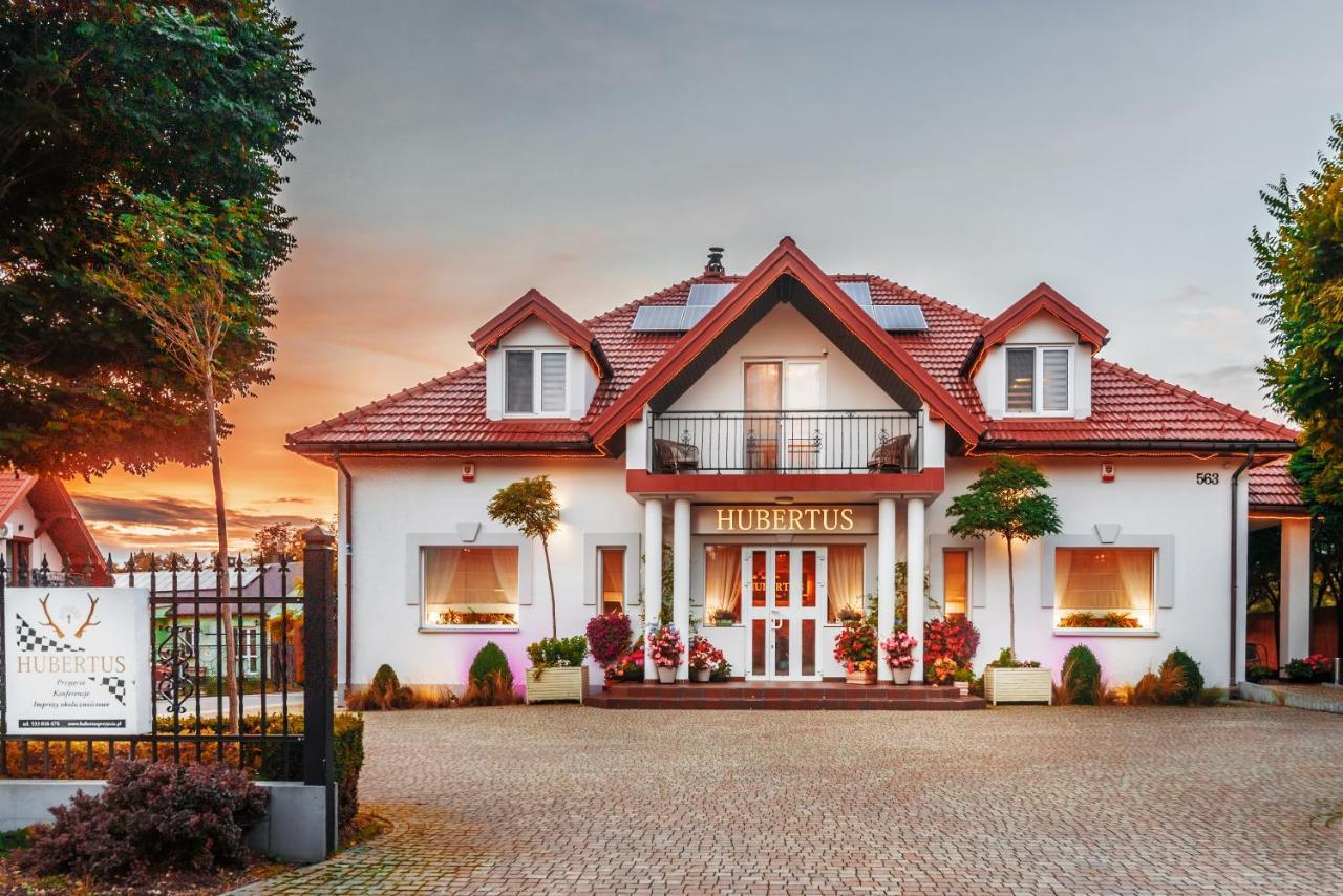 Hubertus Otel Wola Rzedzinska Dış mekan fotoğraf