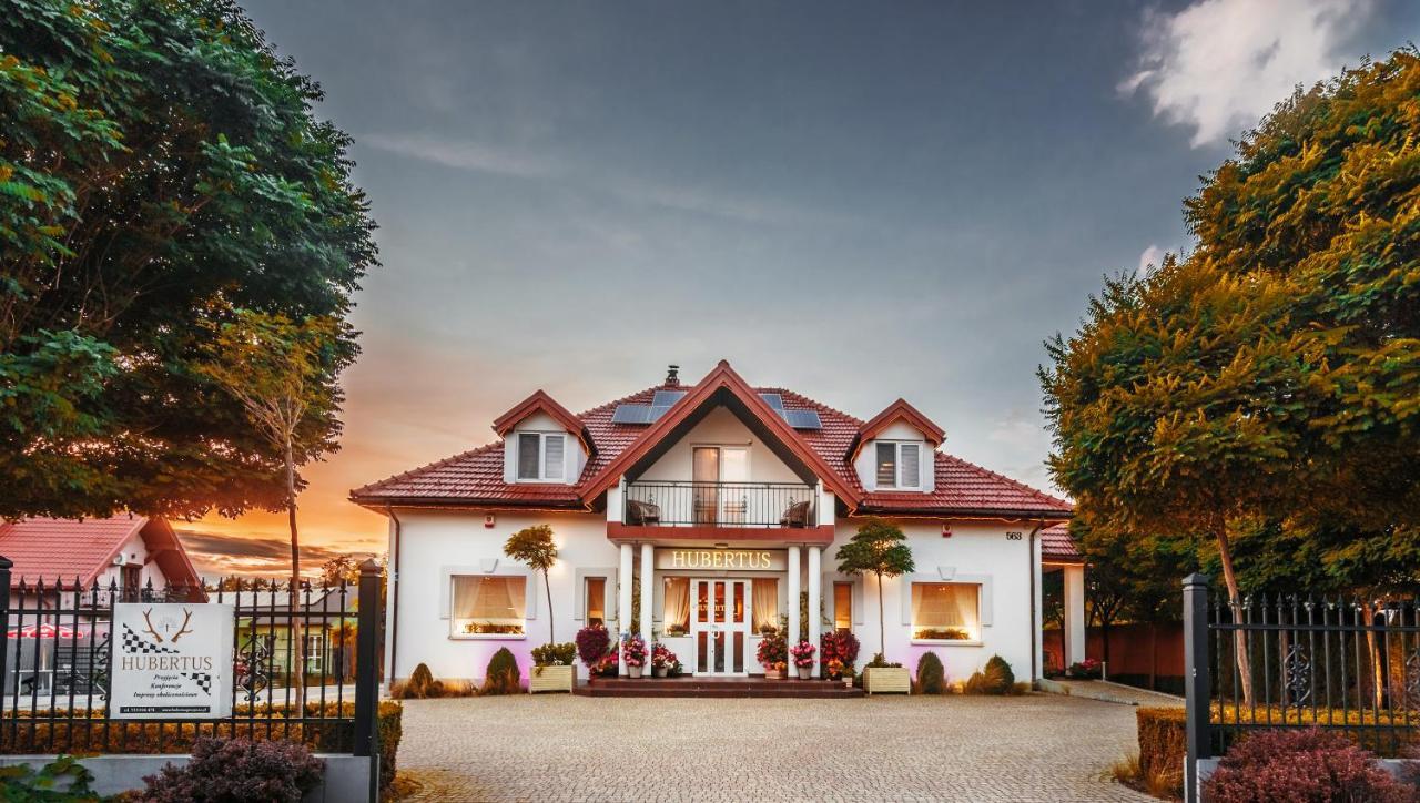 Hubertus Otel Wola Rzedzinska Dış mekan fotoğraf