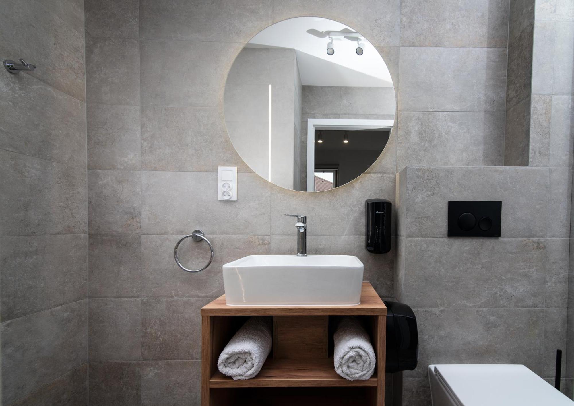Hubertus Otel Wola Rzedzinska Dış mekan fotoğraf