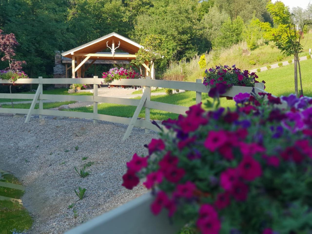 Hubertus Otel Wola Rzedzinska Dış mekan fotoğraf